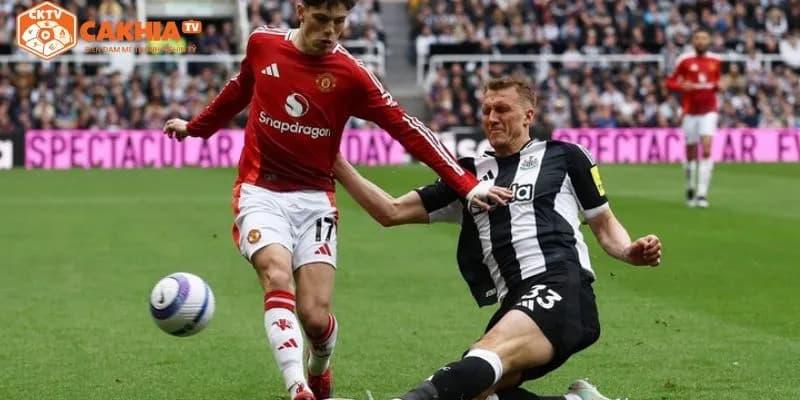 Newcastle thắng Man Utd 4-1: Quỷ đỏ sụp đổ trước Chích chòe