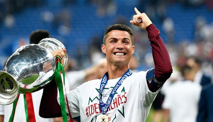 Cristiano Ronaldo tỏa sáng: Tiến gần cột mốc vĩ đại, tham vọng 1000 bàn thắng